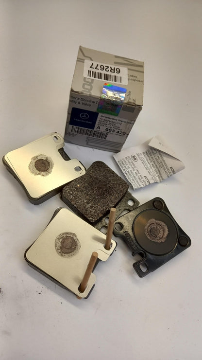 Original MERCEDES-BENZ W140 W210 R129 Bremsbeläge Satz Hinten A0034204920