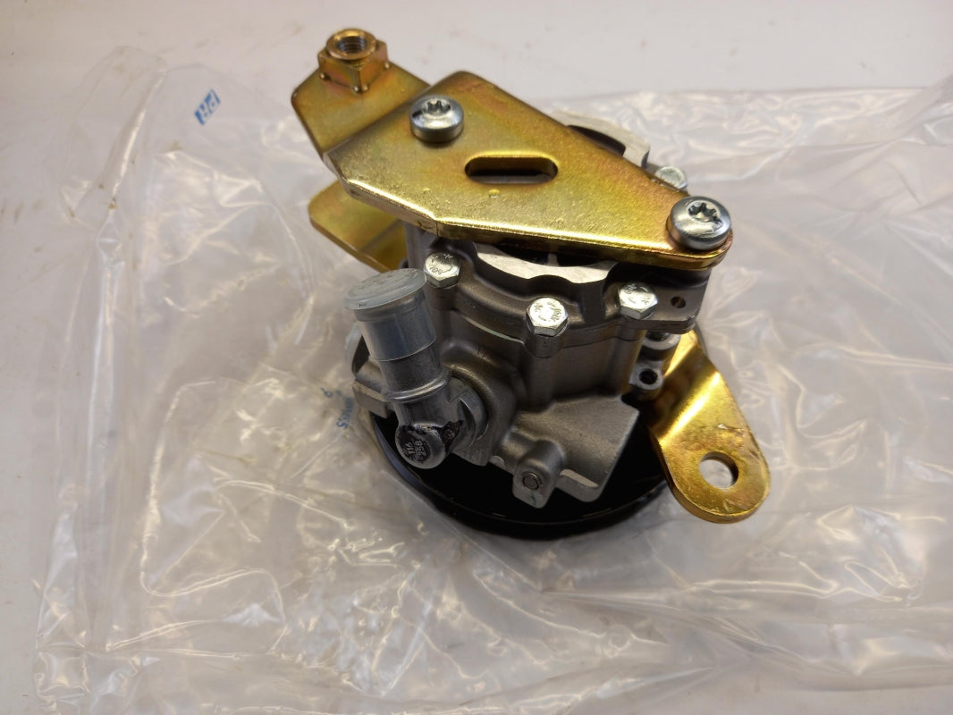 Original NISSAN Cabstar Atleon Servopumpe 49110D6201