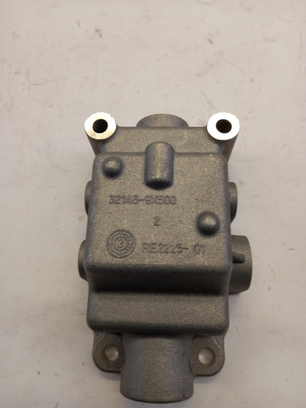 Original NISSAN Cabstar F24 Getriebe Abdeckung 321469X500