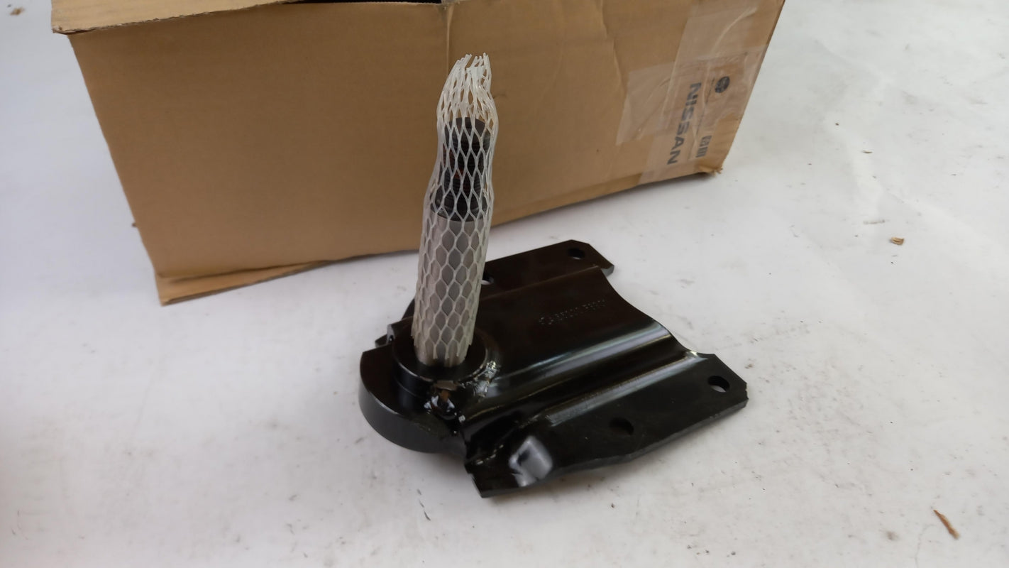Original OE NISSAN Halter 55200MB40A