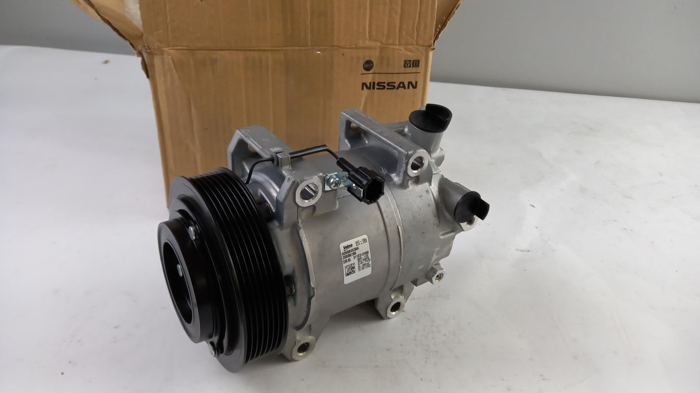 Original NISSAN Cabstar F24M F24W Pathfinder R51M air conditioning compressor 926004X30A