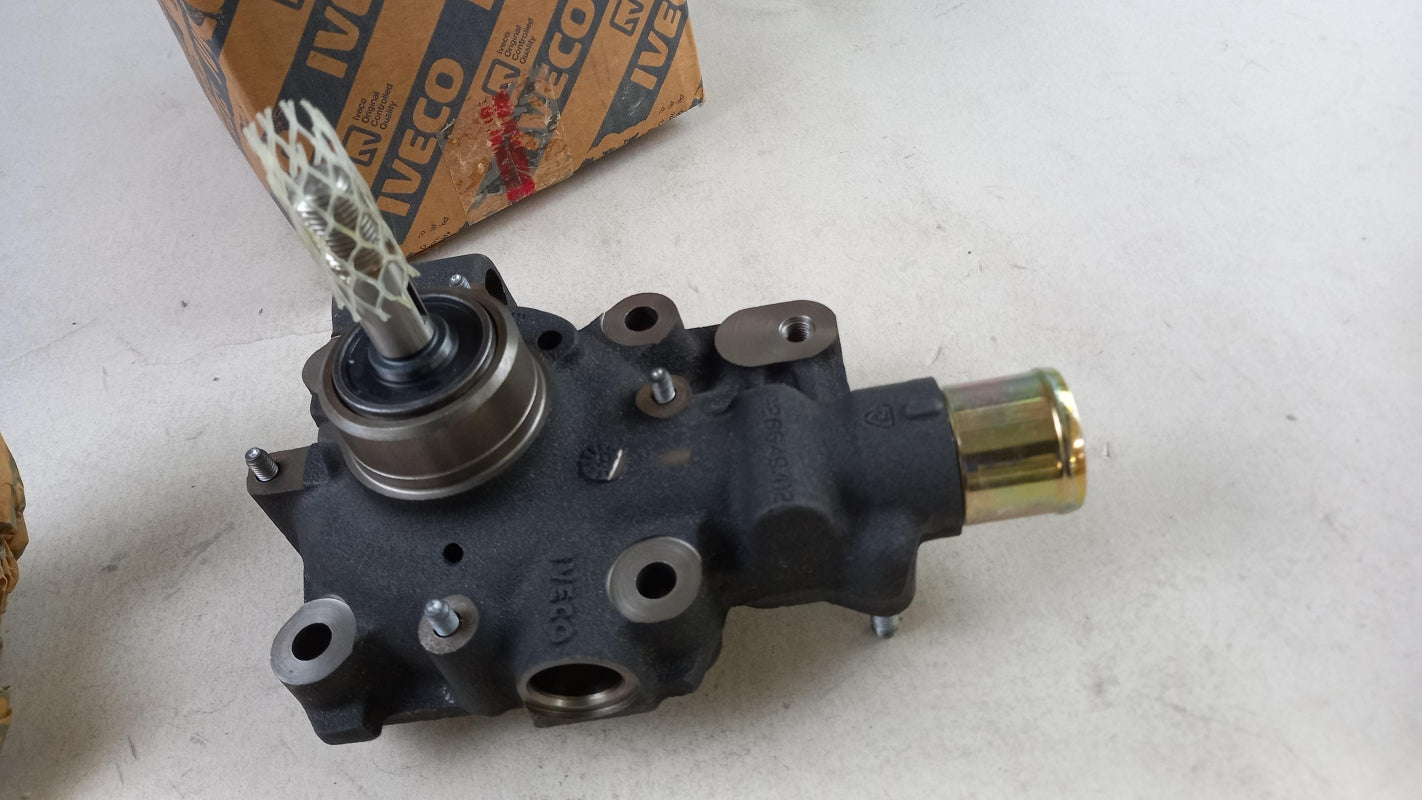 Original OE IVECO Wasserpumpe 500362859