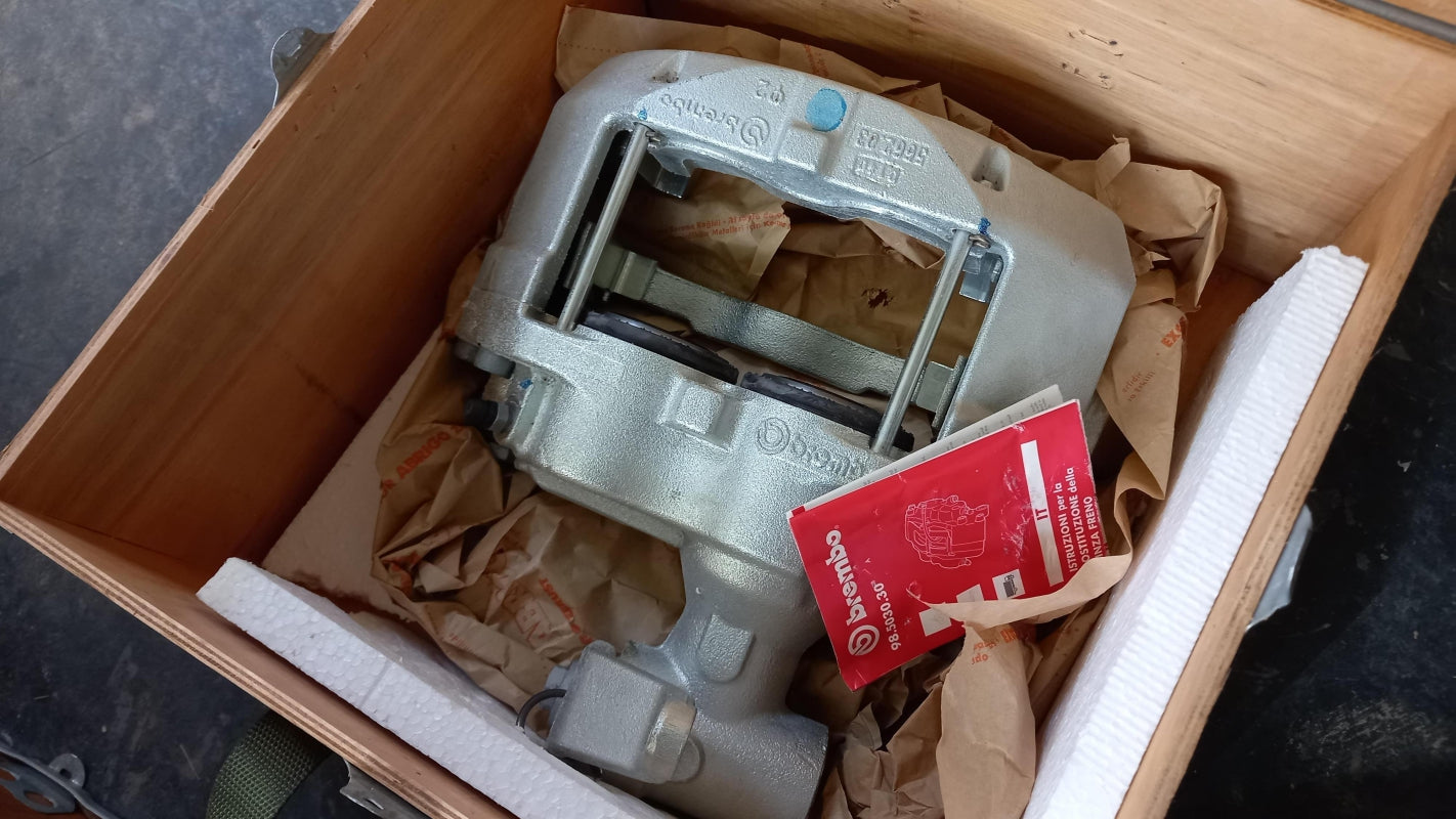 Original NISSAN Atleon TK3 -2013 Bremssattel Rechts Hinteren 440019X426