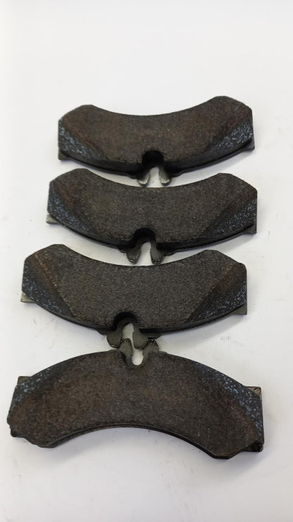 Original MERCEDES-BENZ Sprinter 901-904 Bremsbeläge Satz Vorne A0084204620