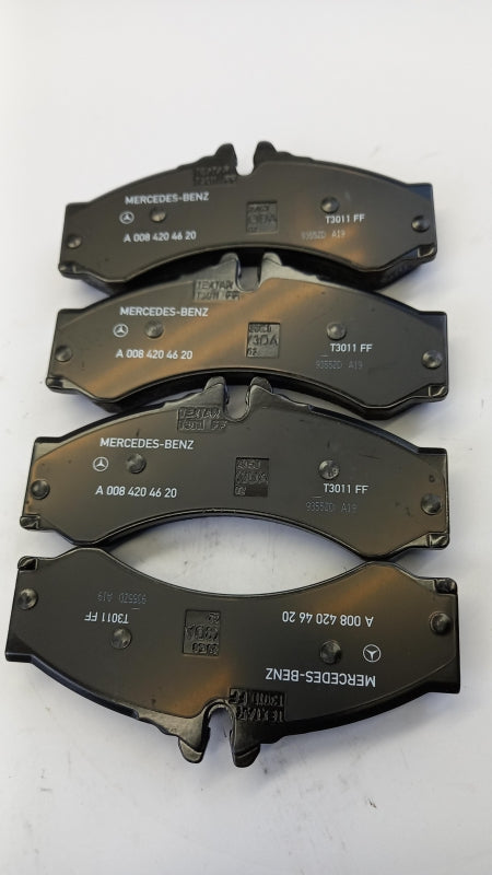 Original MERCEDES-BENZ Sprinter 901-904 Bremsbeläge Satz Vorne A0084204620