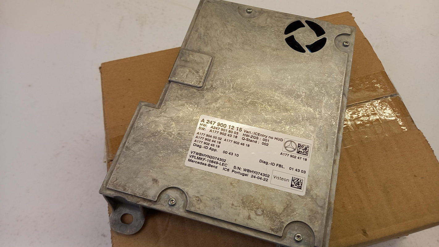 Original MERCEDES-BENZ GLA-Klasse H247 Kombiinstrument Steuergerät A2479001215