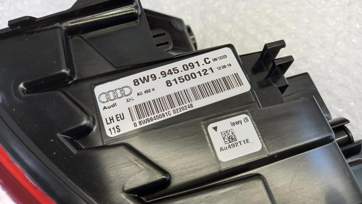 Original OE Volkswagen Heckleuchte 8W9945091C