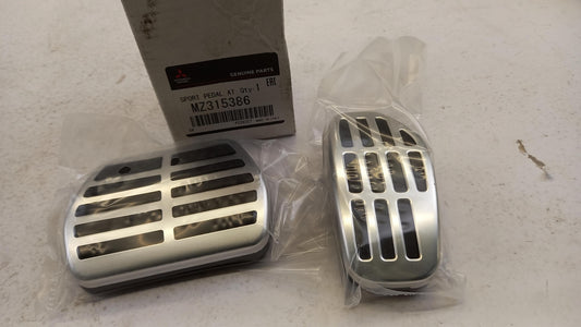 Original MITSUBISHI Colt ASX Sportpedal-Set für Automatiketriebe MZ315386