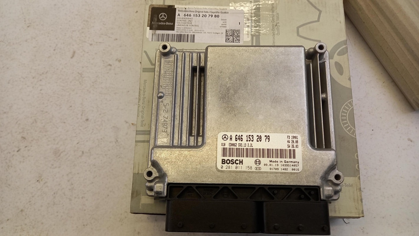 Original MERCEDES-BENZ E-klasse W211 S211 -2009 Motorsteuergerät A646153207980