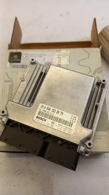 Original MERCEDES-BENZ E-klasse W211 S211 -2009 Motorsteuergerät A646153207980