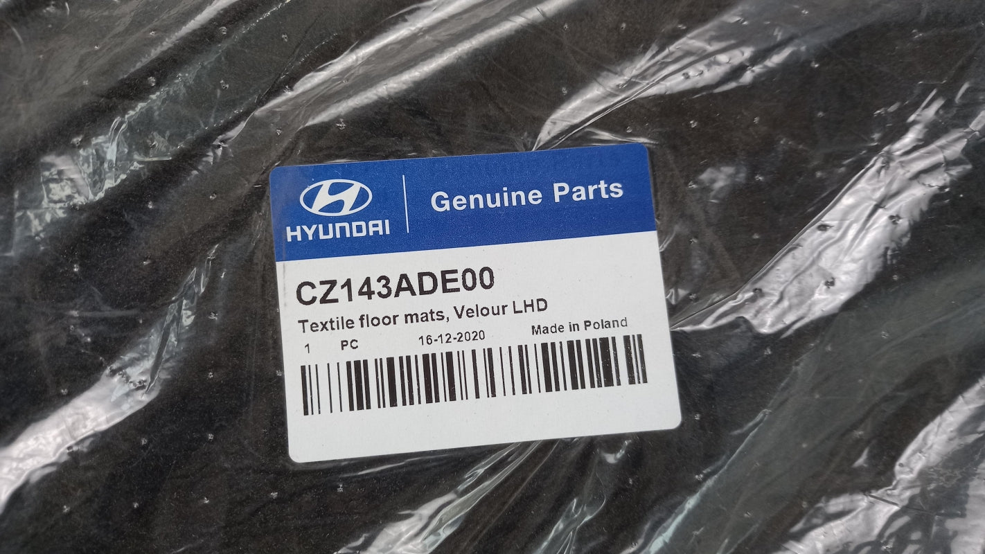 Original OE HYUNDAI/KIA Fußmattensatz CZ143ADE00