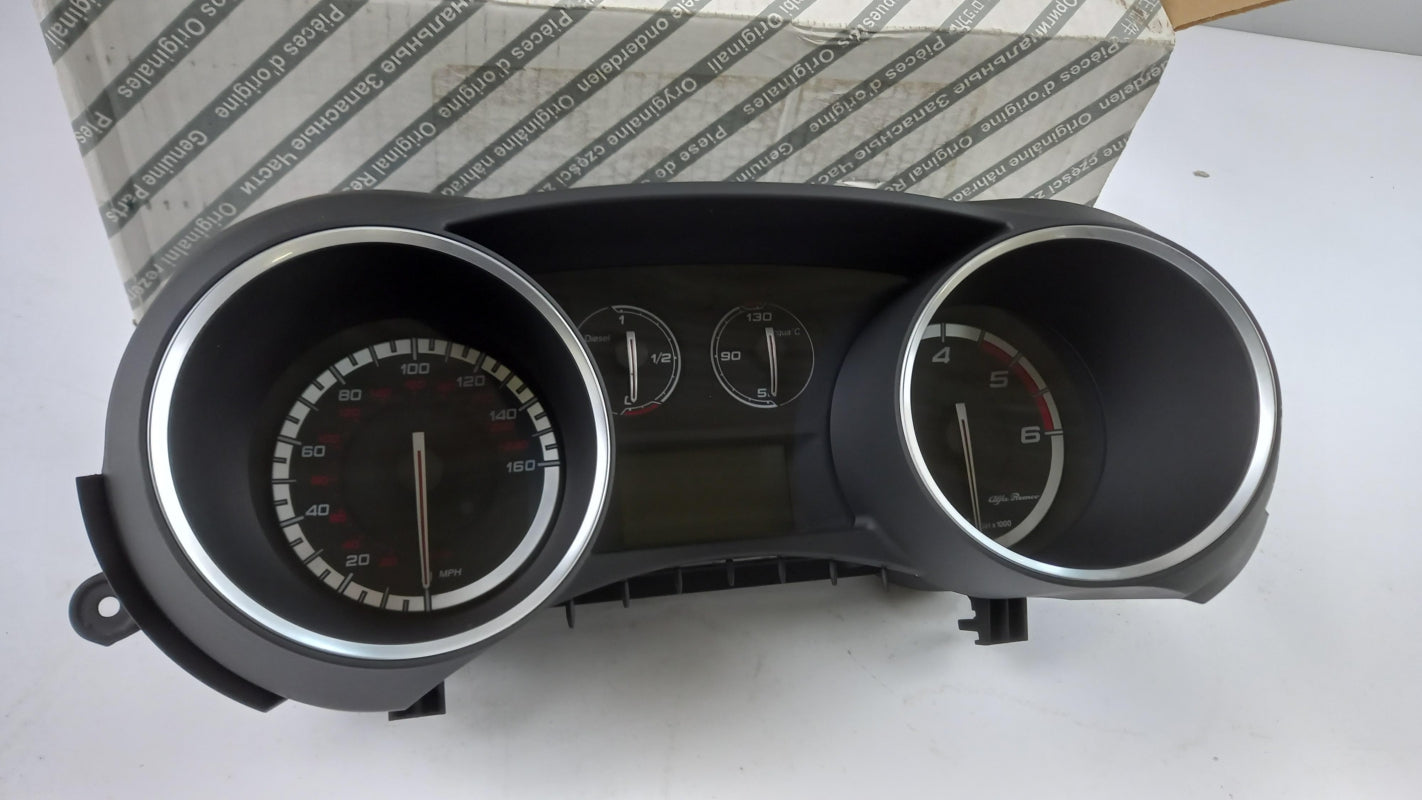 Original ALFA ROMEO Giulietta M.Y. 2013 Kombiinstrument 50528278