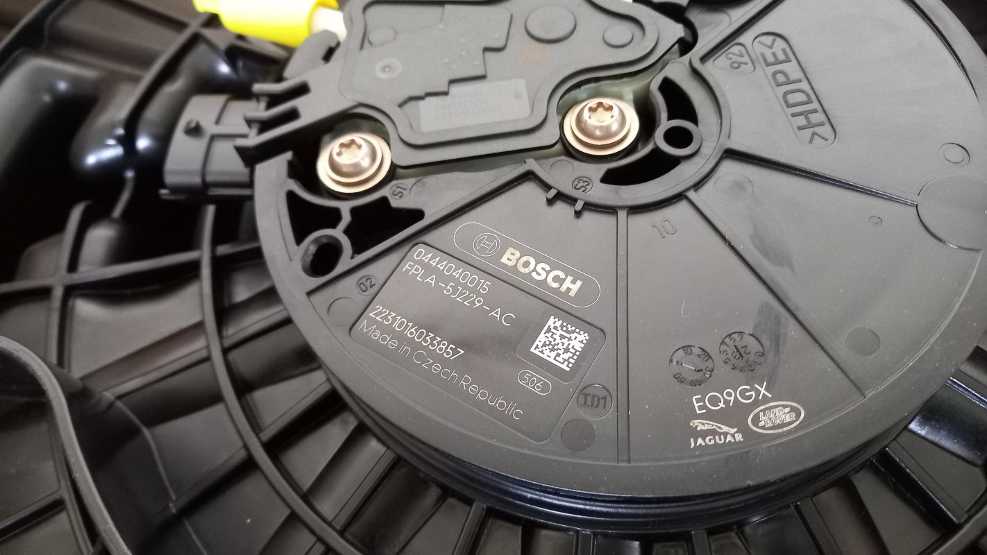 Original  JAGUAR E-PACE 2017 > X540 Additivbehälter J9C7009