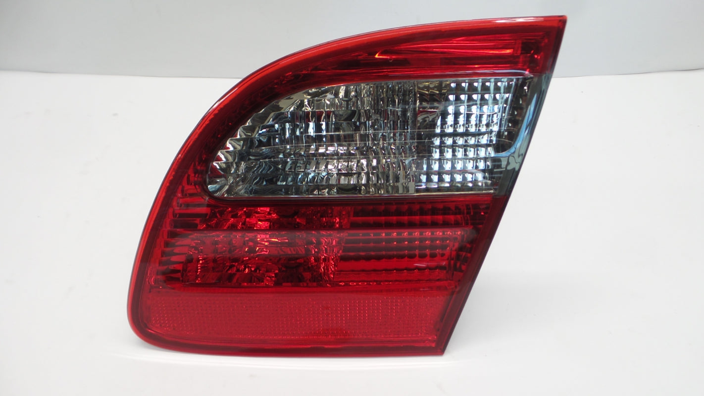 Original MERCEDES-BENZ E-klasse S211 Heckleuchte innen rechts A2118203064