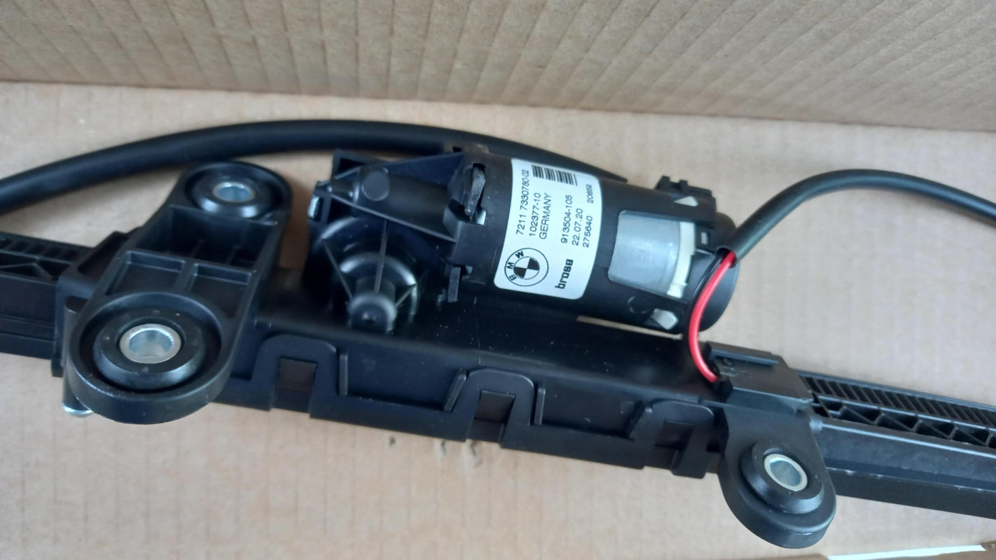 Original BMW 3er E92 Gurtbringer vorne rechts 72117330780