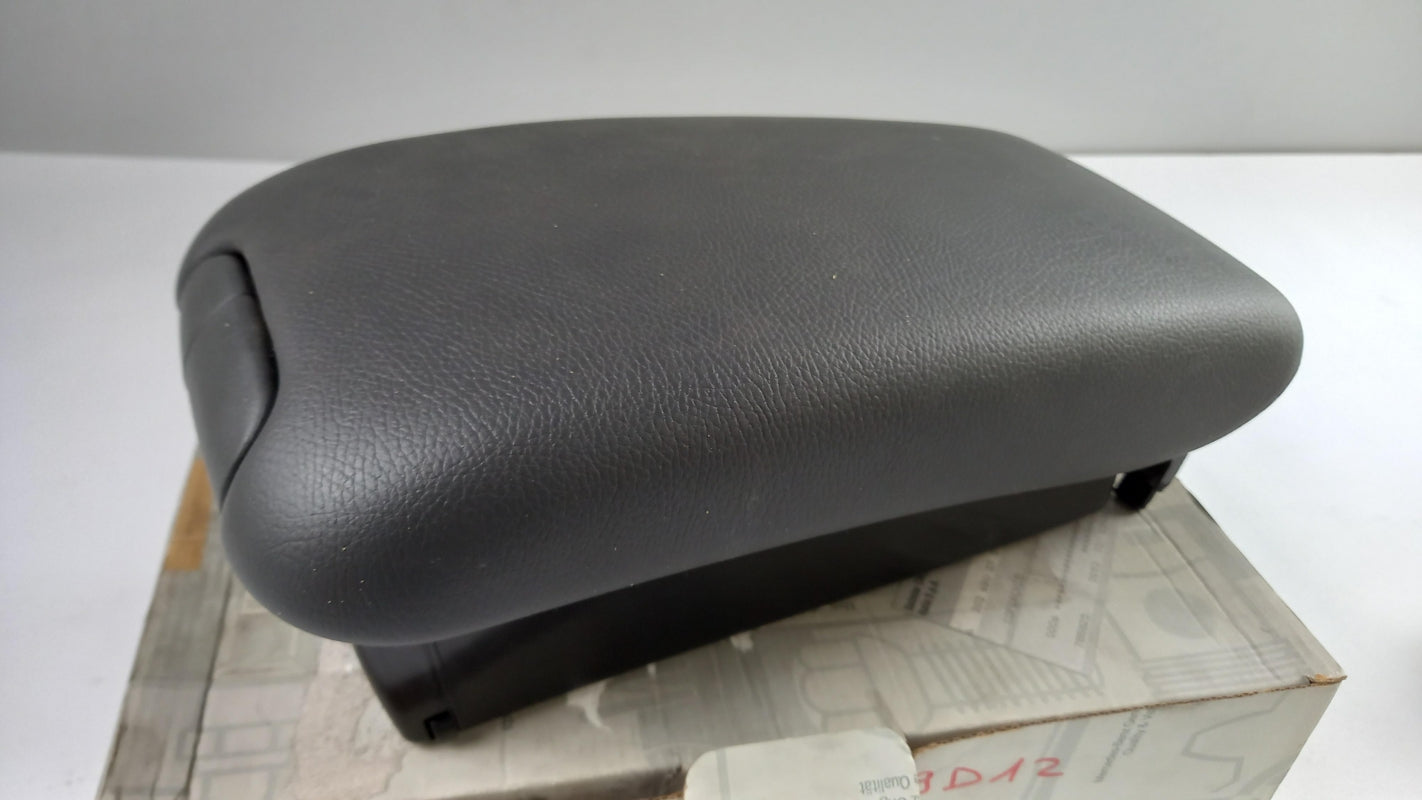 Original MERCEDES-BENZ C-klasse W203 Mittelarmlehne A20368027399D12