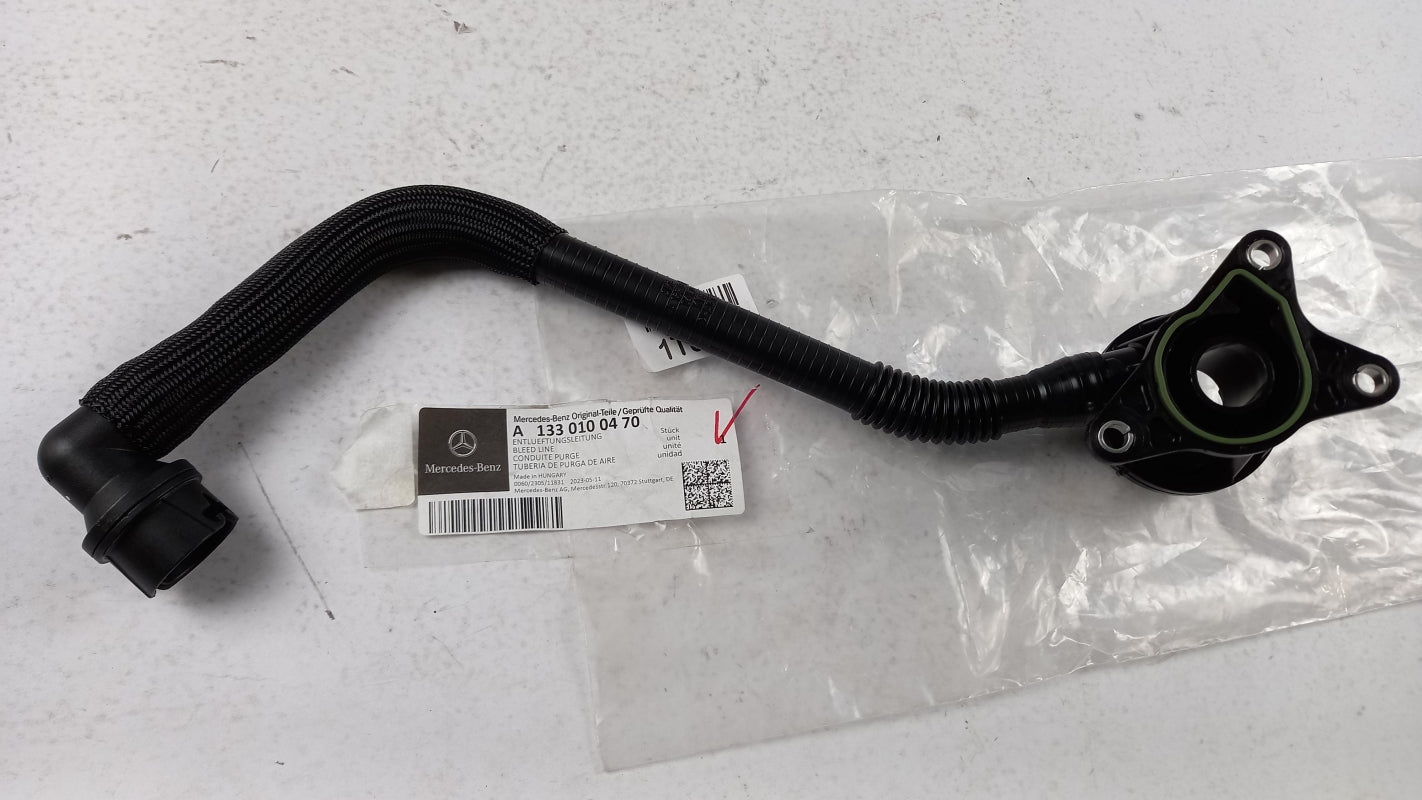 Original OE MERCEDES-BENZ Kurbelgehäuseentlüftung Rohr A1330100470