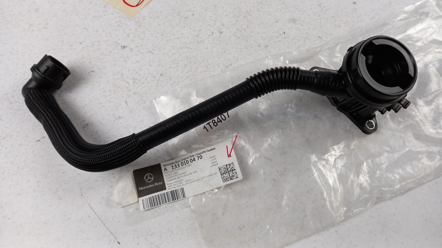 Original OE MERCEDES-BENZ Kurbelgehäuseentlüftung Rohr A1330100470