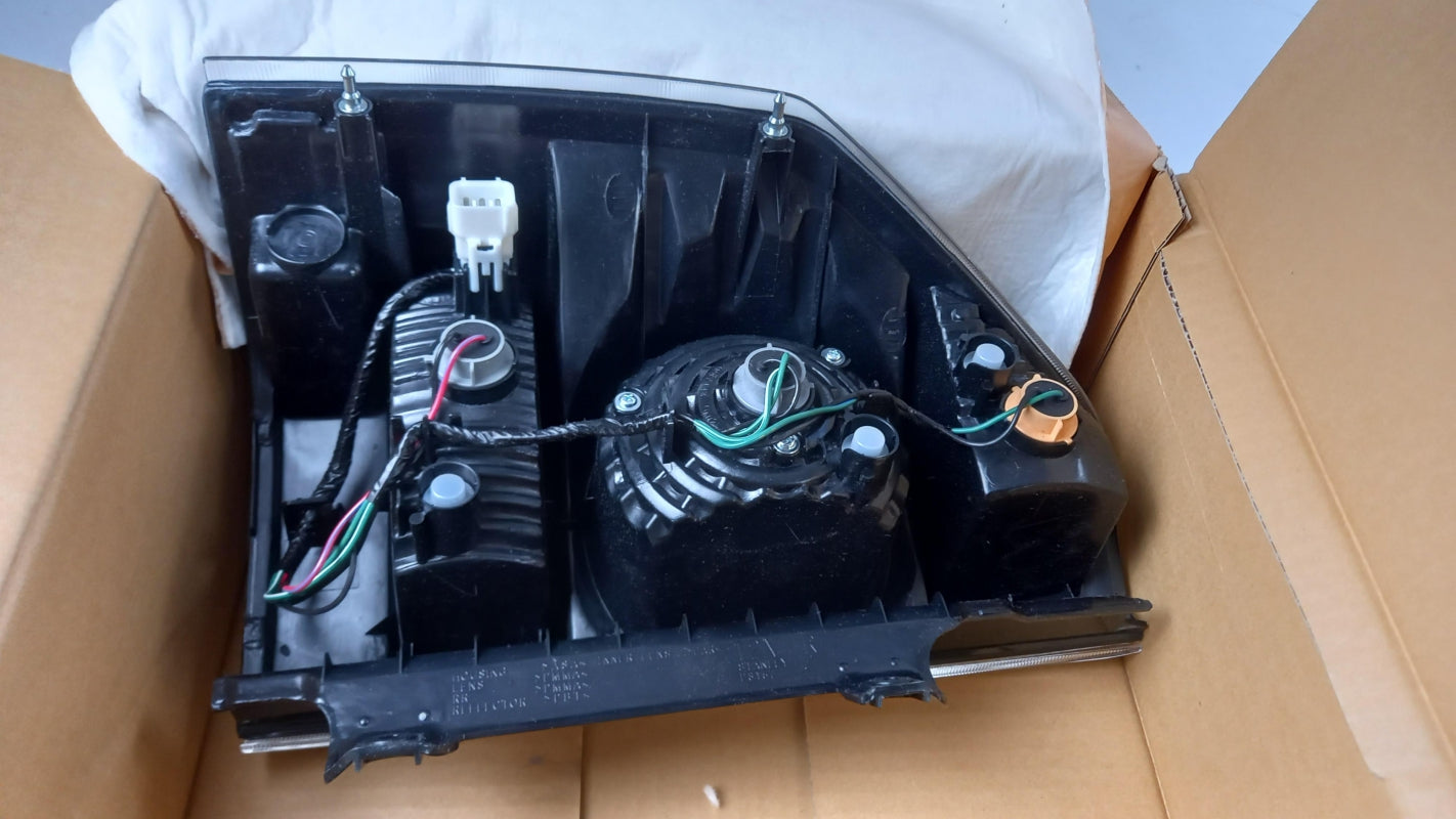 Original MITSUBISHI Montero '06-'19 Heckleuchte Rechts 8330A570