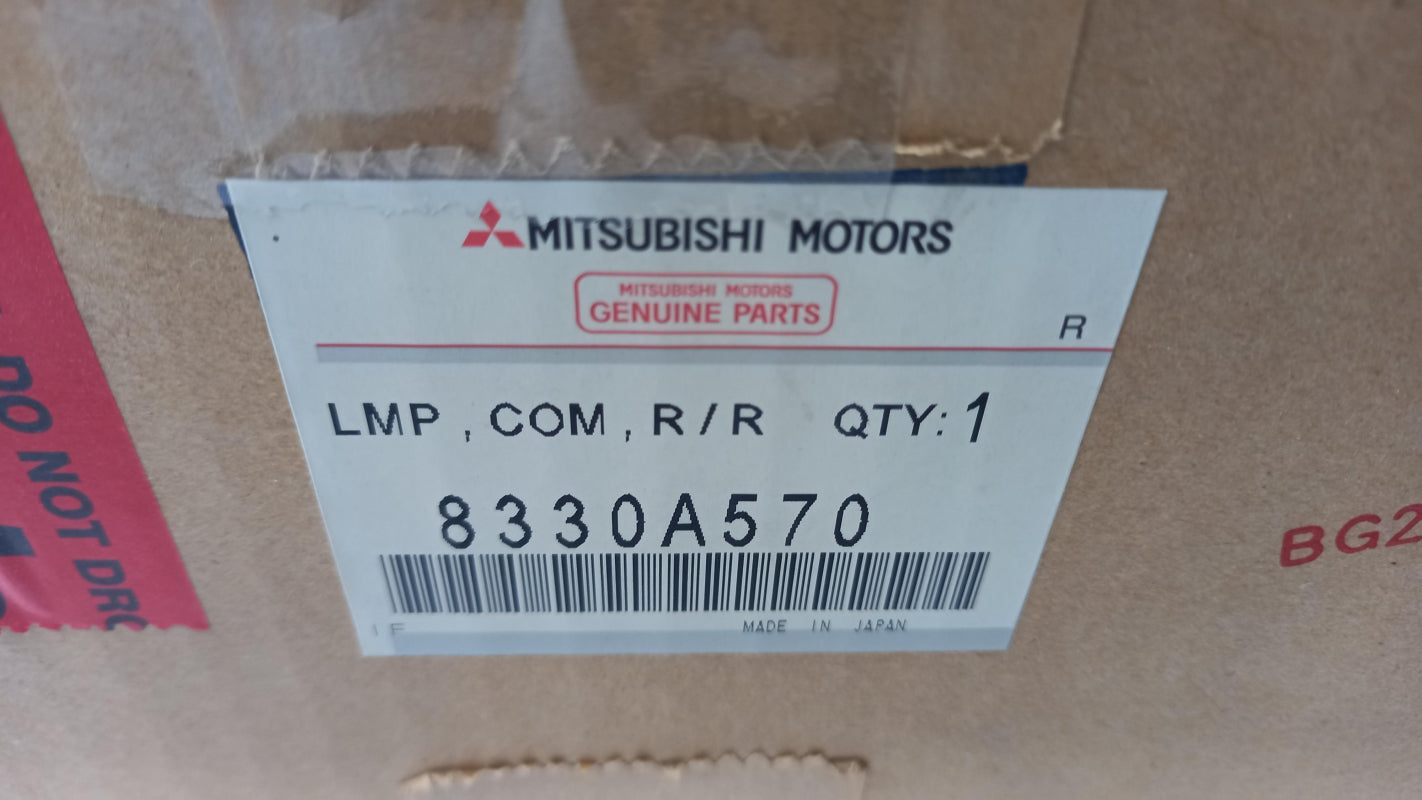 Original MITSUBISHI Montero '06-'19 Heckleuchte Rechts 8330A570