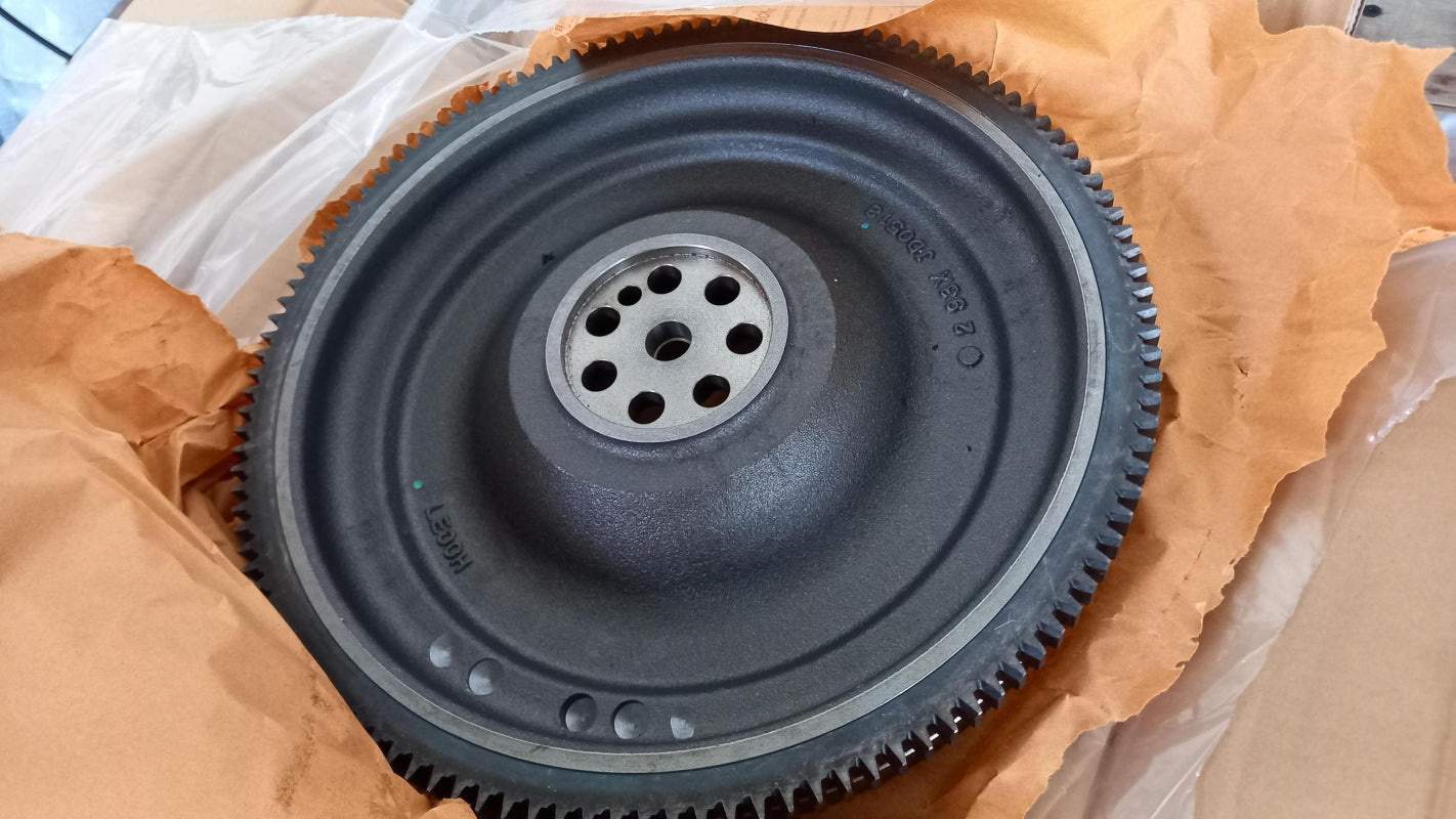 Original OE NISSAN Cabstar F24M Schwungrad 12310LE00A