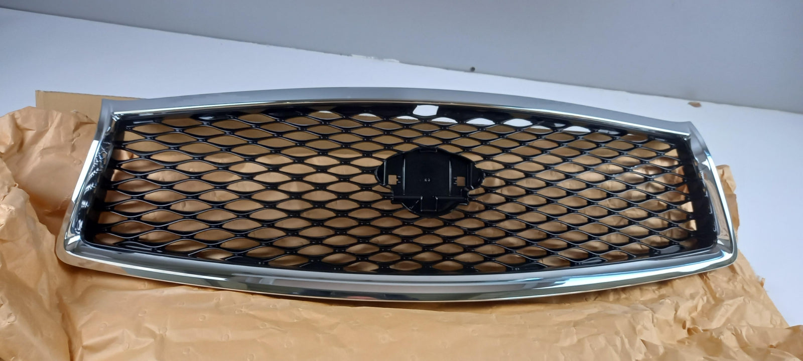 Original OE NISSAN Kühlergitter F23104GN0A