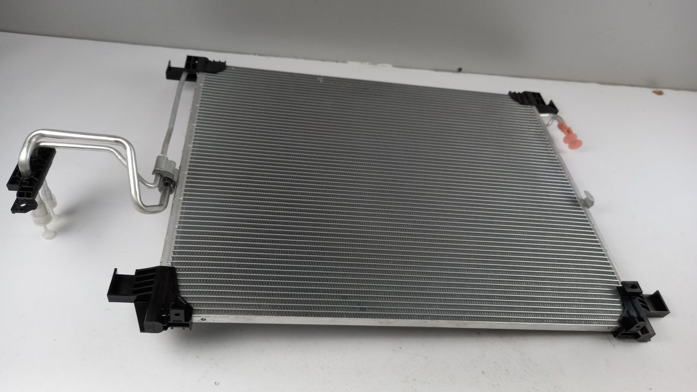 Original INFINITI QX70 2008-2018 QX50 2007-2018 Klimakondensator 921101BA0A