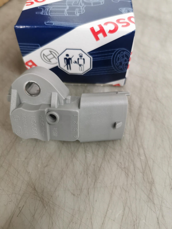 BOSCH Kraftstoffdruck Sensor für FORD VOLVO LAND ROVER 0261230238