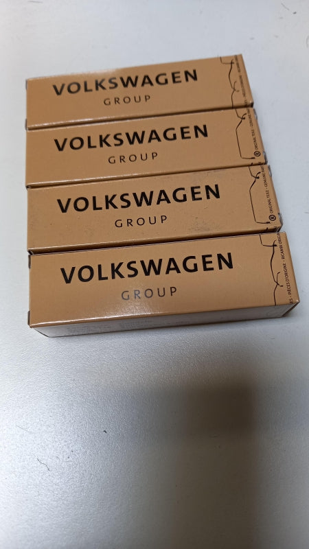 Original AUDI A8 A6 SEAT SKODA Fabia Octavia VW Golf Caddy Zündkerze 101000033AA