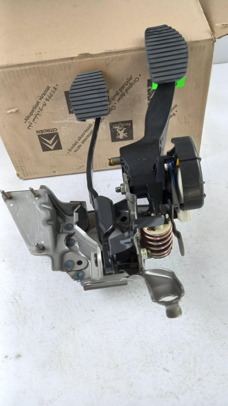 Original OE Peugeot Kitpedal 4500Z0