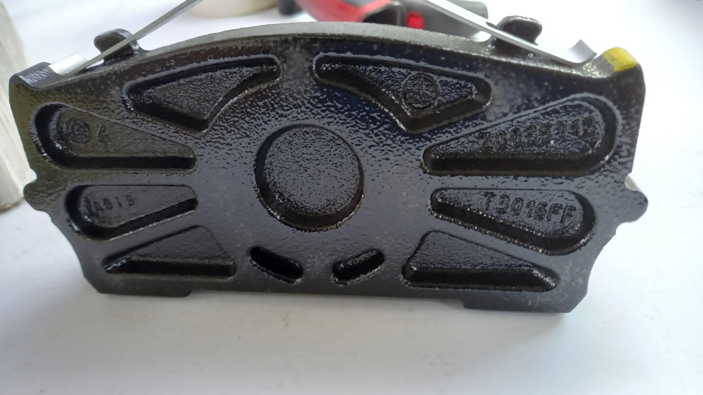 Original OE MERCEDES-BENZ Bremsbeläge A004420612010