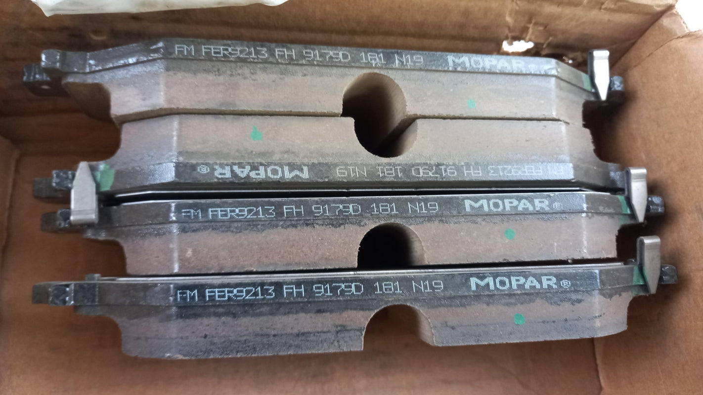 Original RAM 1500 Bremsbeläge vorne K68412557AC