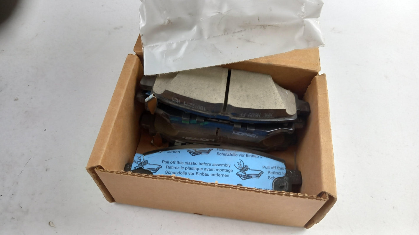 Original JEEP WRANGLER IV Bremsbeläge K68386838AC