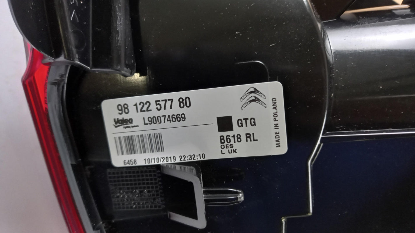 Original OE Peugeot Heckleuchte 9812257780
