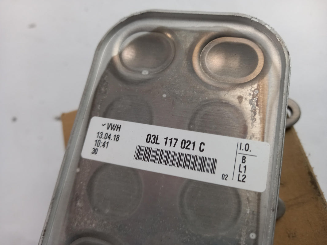 Original AUDI A4 8K Q3 VW Caddy III 2K Golf VI 5K Ölkühler 1.6/2.0TDI 03L117021C