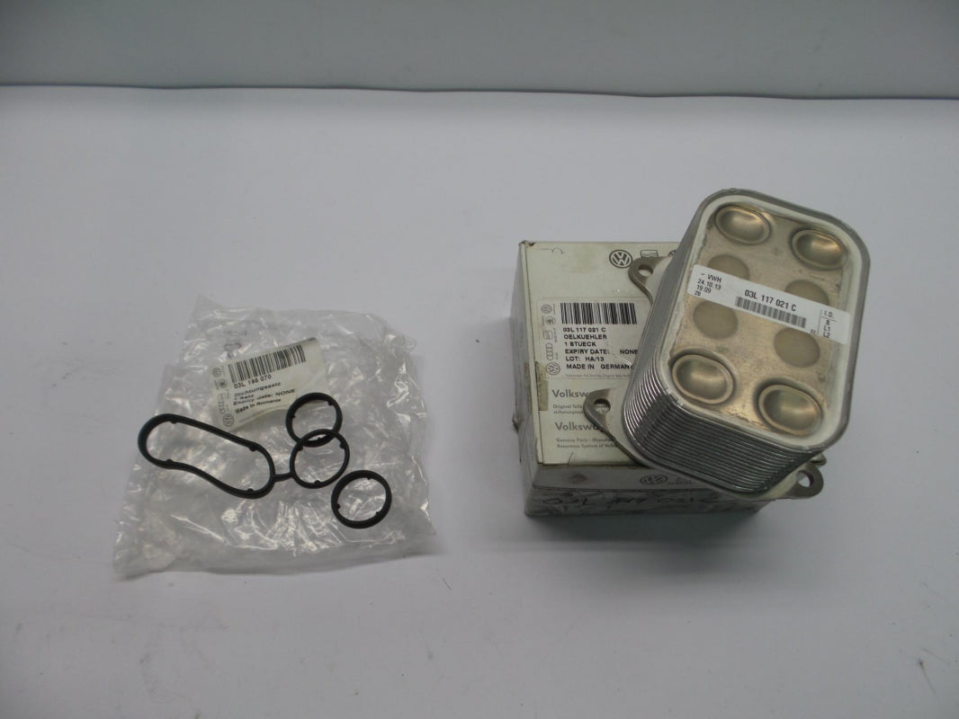 Original AUDI A4 8K Q3 VW Caddy III 2K Golf VI 5K Ölkühler 1.6/2.0TDI 03L117021C