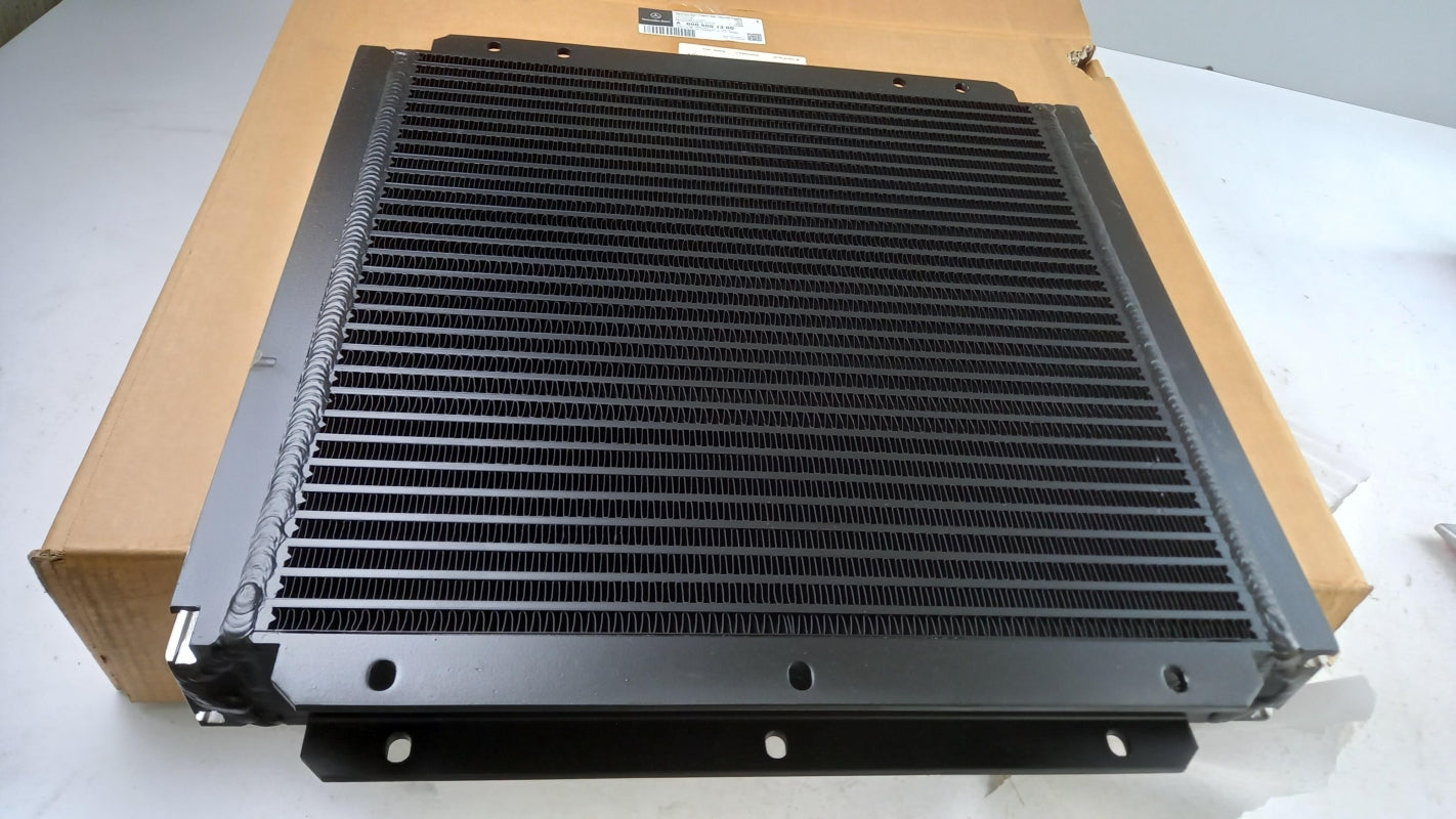 Original MERCEDES-BENZ Actros Antos Arocs Motorölkühler A0005001300