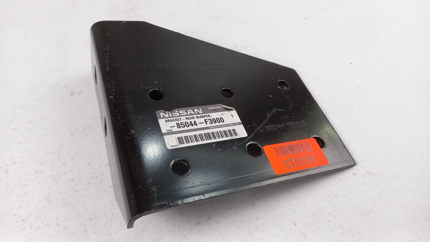 Original OE NISSAN Cabstar F24M Halter 85044F3900