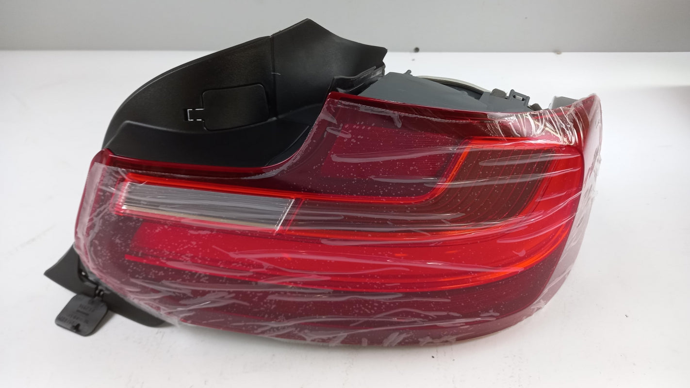 Original OE BMW Heckleuchte 63217295424