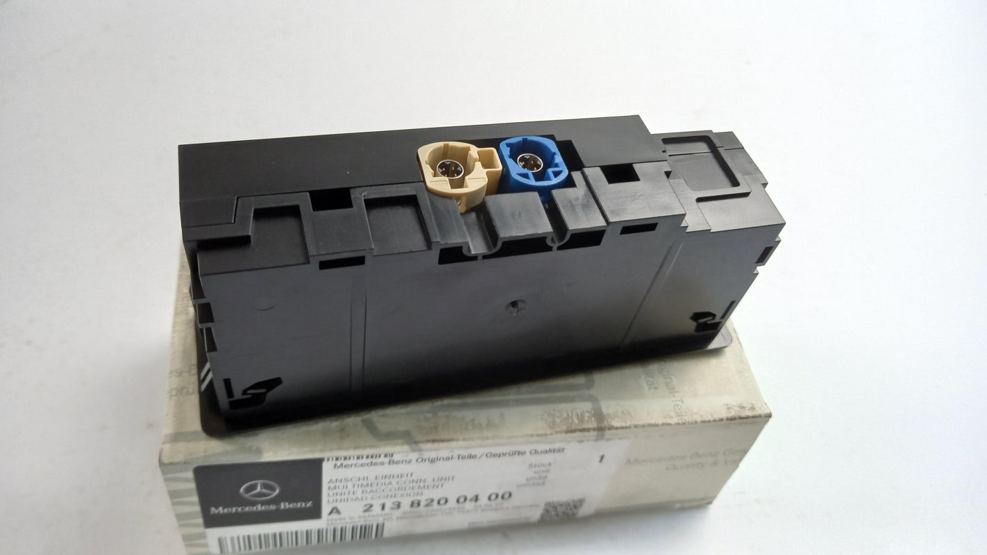 Original OE MERCEDES-BENZ Multimedia Haupteinheit A2138200400