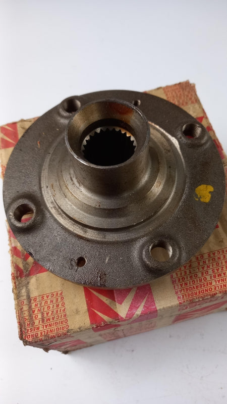 Original PEUGEOT 305 Radnabe vorne 330748