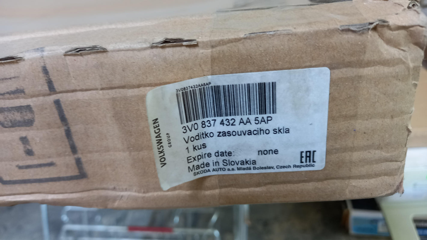 Original OE Volkswagen Fensterführungsschiene 3V0837432AA5AP
