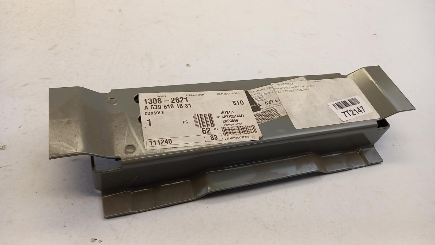 Original OE MERCEDES-BENZ Halter A6396101631