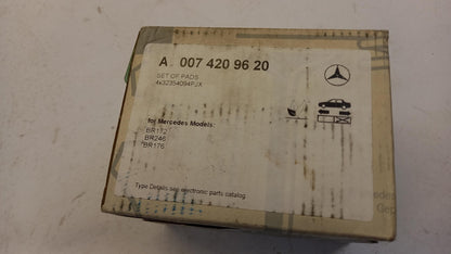 Original OE MERCEDES-BENZ Bremsbeläge A0074209620