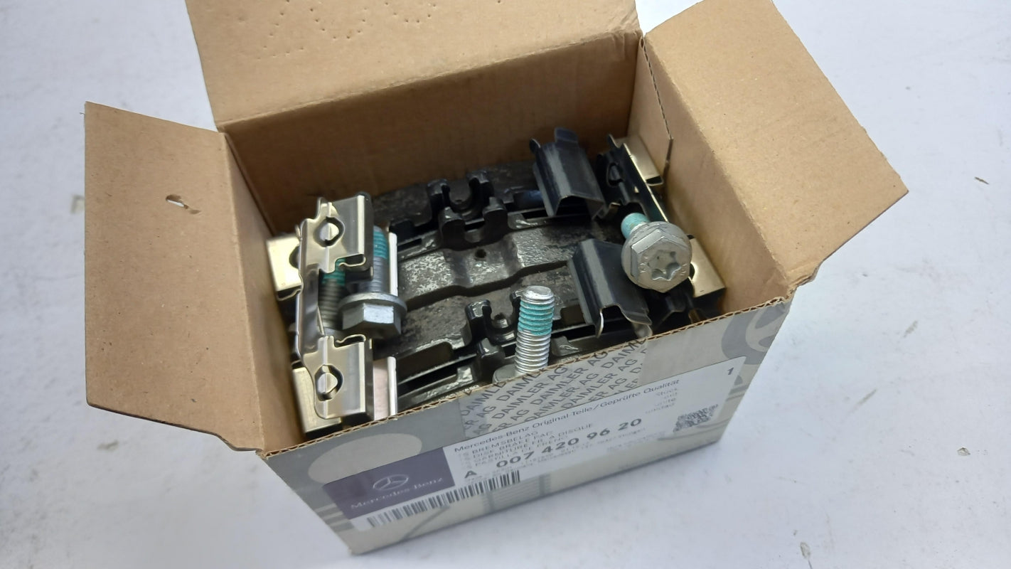Original OE MERCEDES-BENZ Bremsbeläge A0074209620