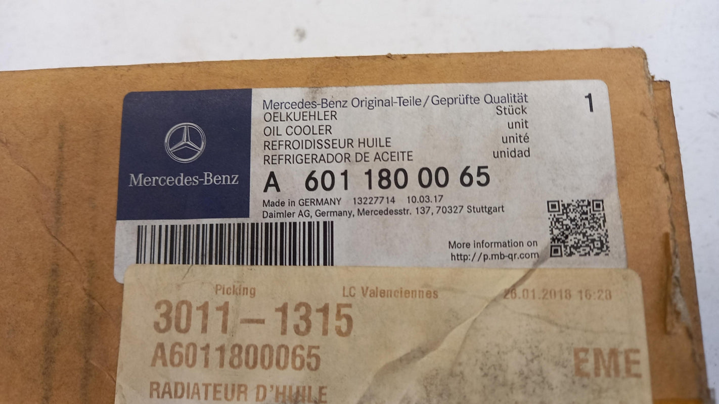 Original OE MERCEDES-BENZ Motorölkühler A6011800065