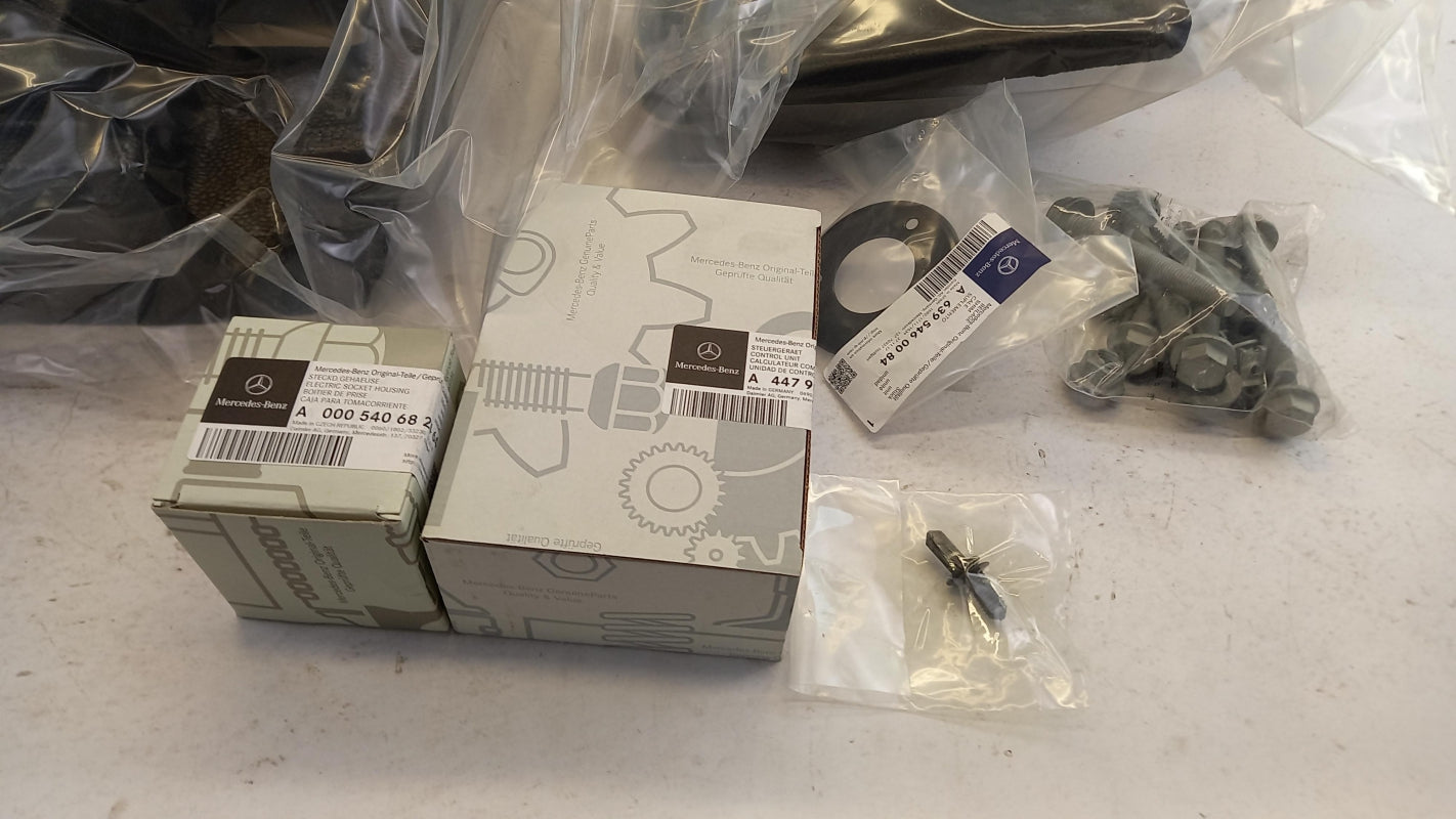 Original MERCEDES-BENZ W447 Anhängerkupplung Befestigungsteile-Satz A4473100100