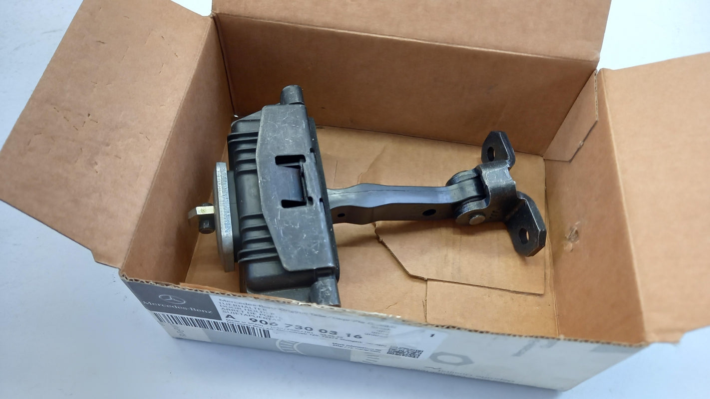 Original OE MERCEDES-BENZ Türfangband A9067300316