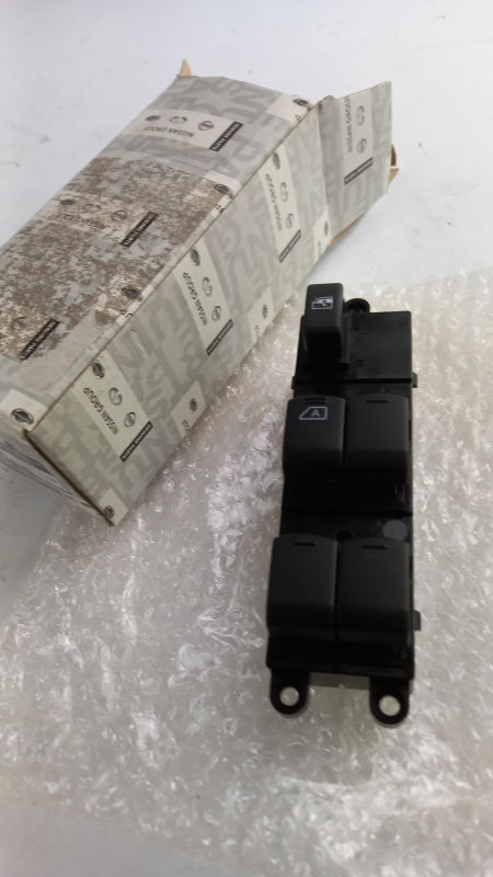 Original OE NISSAN Fensterheberschalter 254014X01D