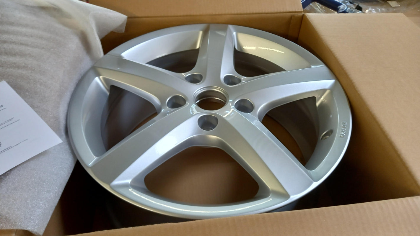 Original VW Touareg 7P Alufelge 8Jx18" ET53 diamond silber 7P00714988Z8